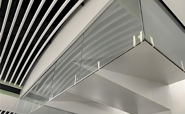 天祝玻璃挡烟垂壁