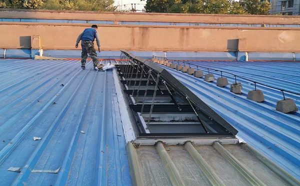 某区域性物流仓储中心天祝排烟窗系统安装项目